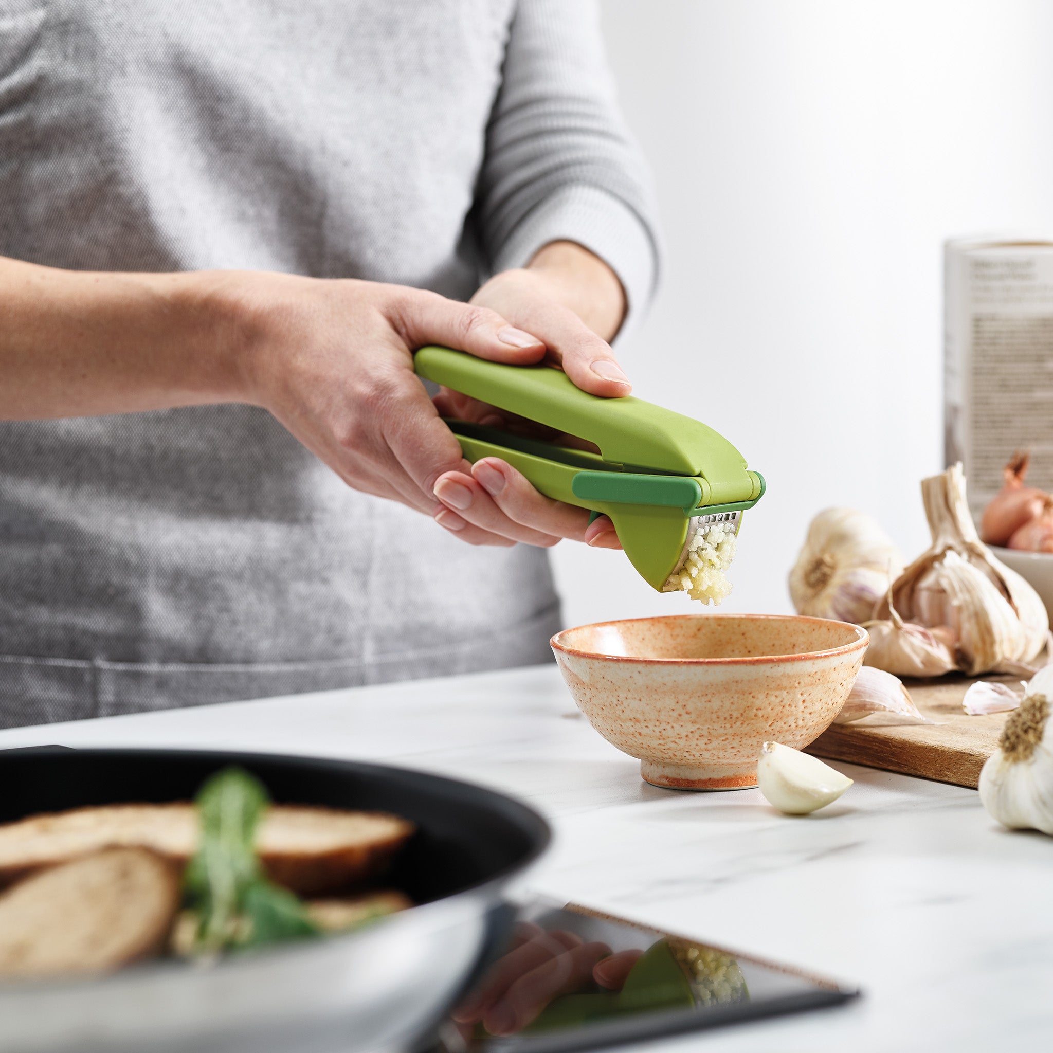 Joseph Joseph Clean Force Garlic Presse La